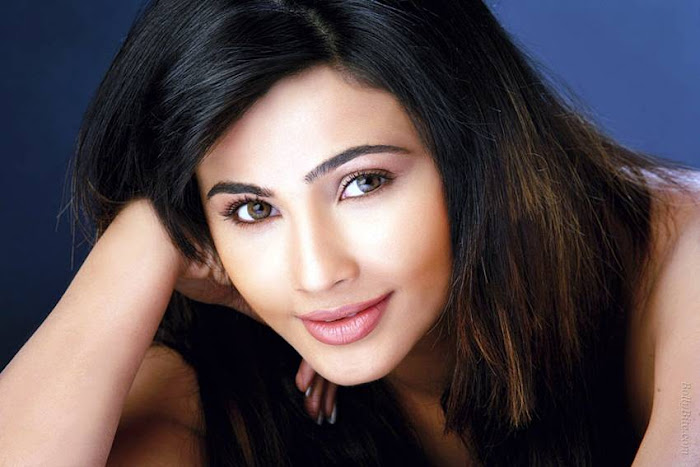 side | introducing daisy shah latest photos